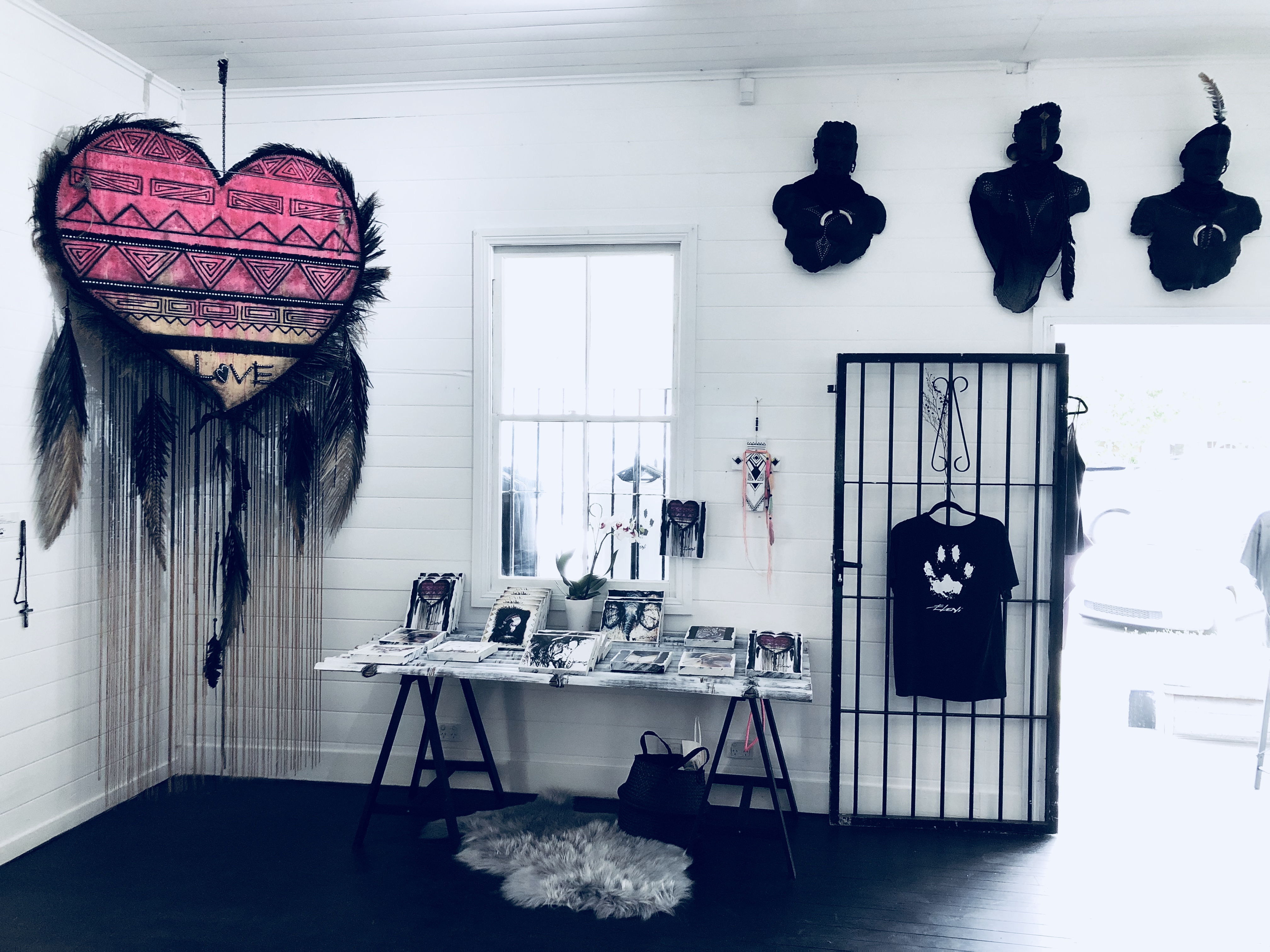 ELENI ... ART GALLERY / STUDIO @ 7 Marvell St Byron Bay, NSW. Australia ELENI ... ART GALLERY / STUDIO @ 7 Marvell St Byron Bay, NSW. Australia